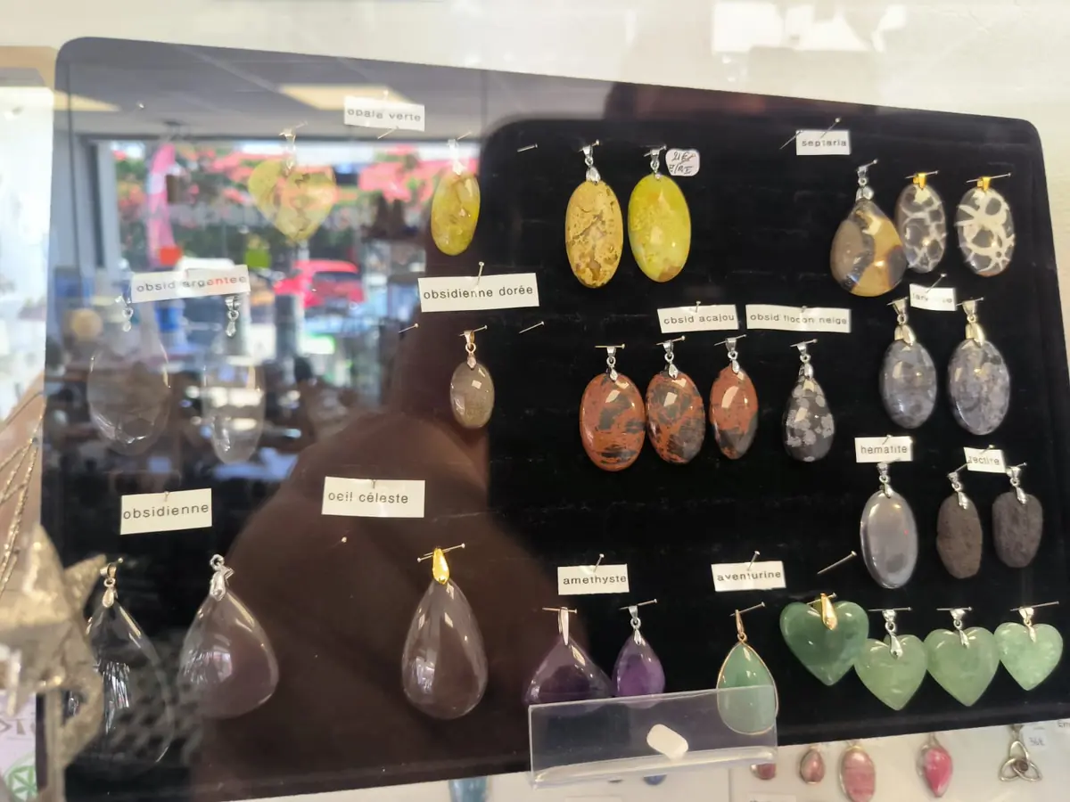 Pendentifs en obsidienne dorée, opale verte et améthyste