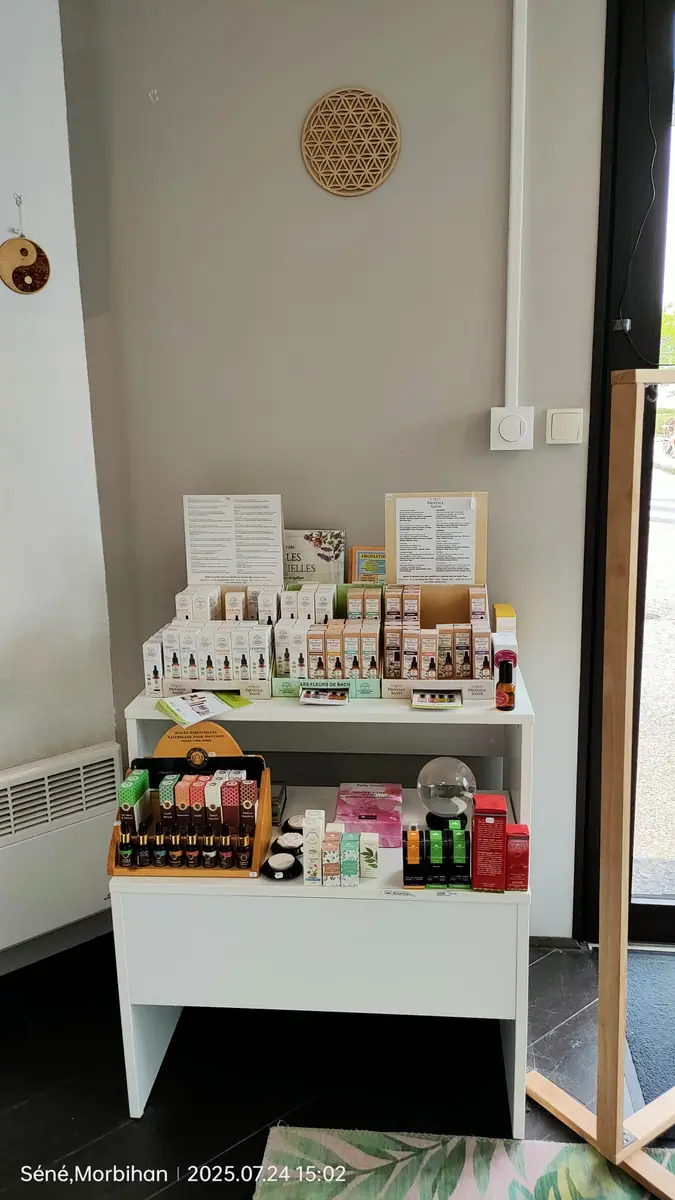 Présentoir d'huiles essentielles et de produits d'aromathérapie