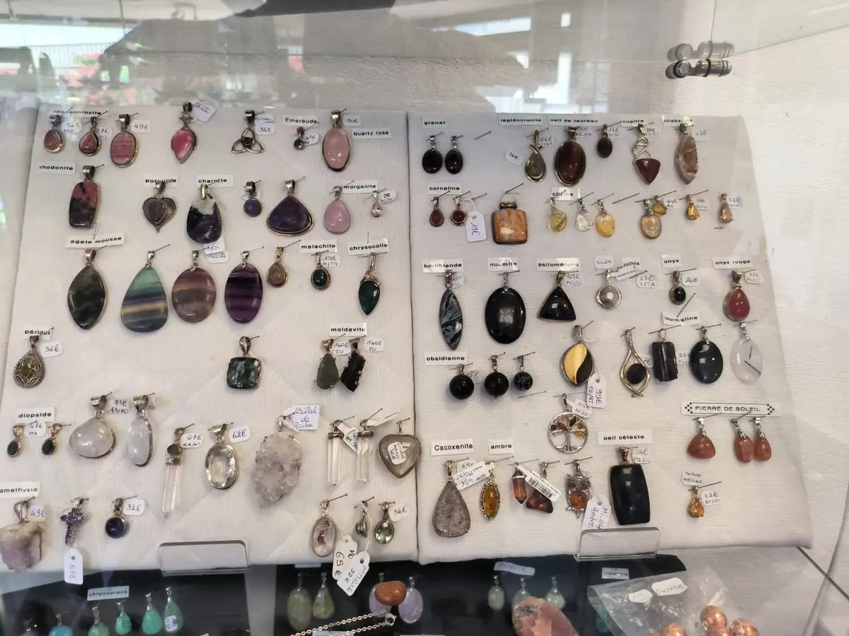 Pendentifs variés