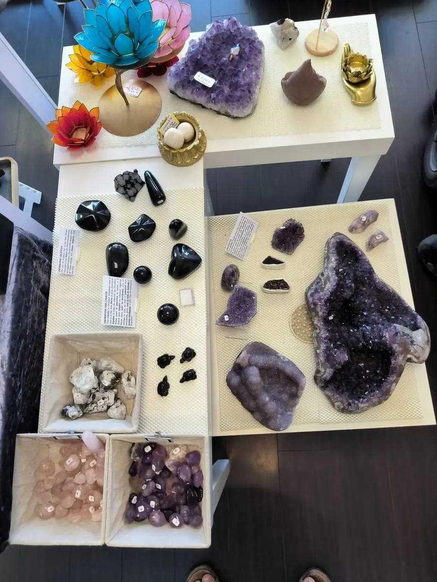 Améthystes et pierres brutes